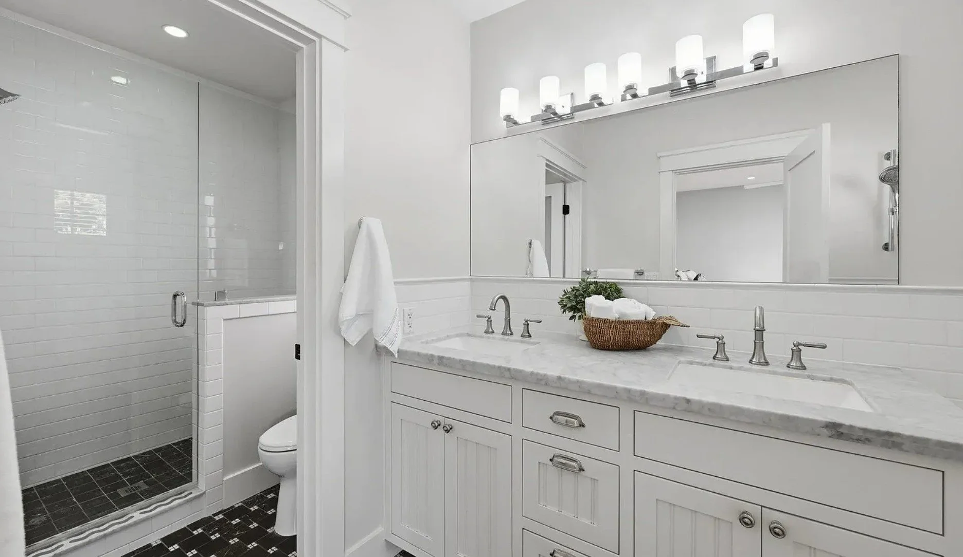 3343 Palm Primary Bath.jpg