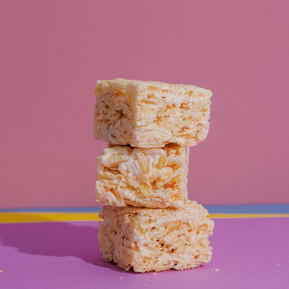 🌞🌞🌞🌞🌞🌞🌞
Are you a Ruffles Square lover or hater?
We always say you have to try them at least once to figure out which side you&rsquo;re on!

These babies are sort of like a classic Rice Crispie square but made with Ruffles chips and zero cerea