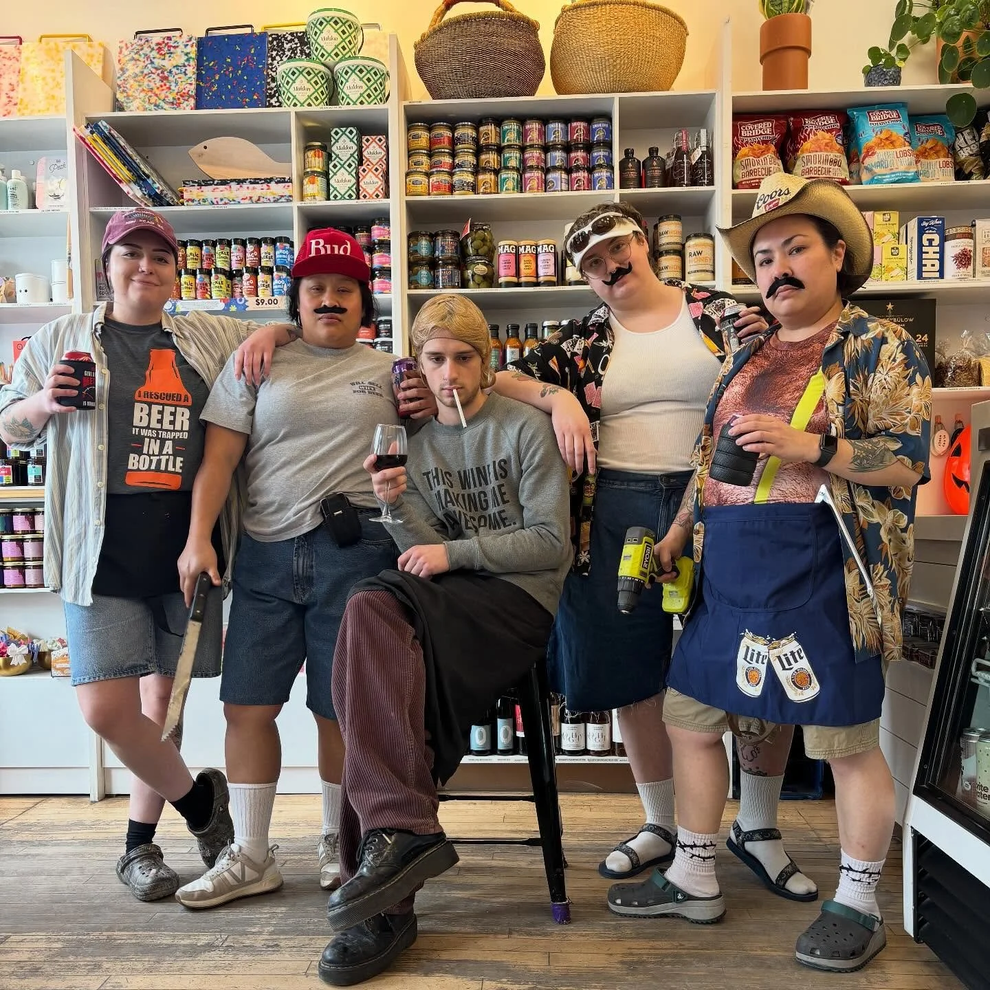 🍻🍷🍻🍷 🍻🍷 🍻
Team costume alert!
Beer Dads and Wine Mom are ready for you at BMP today!
😂 Too funny!!