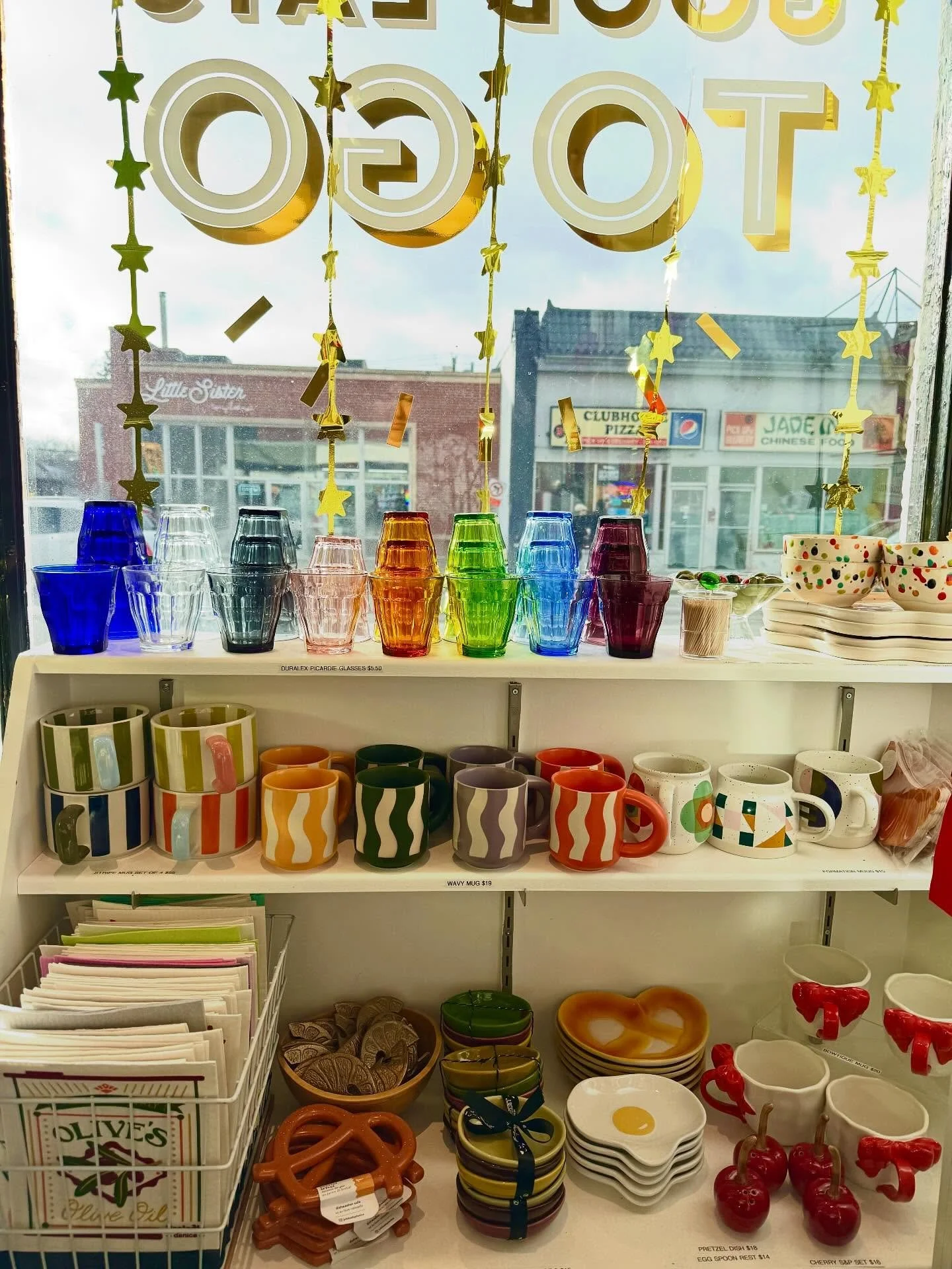 🙂🙂🙂🙂🙂🙂🙂
We spy pretty little things that you want to add to your Christmas lists 📝 

We&rsquo;re here 10-5 today through Saturday and Sunday 10-4 for all your weekend snacks, treats, stickups and just good ole&rsquo; browsing!