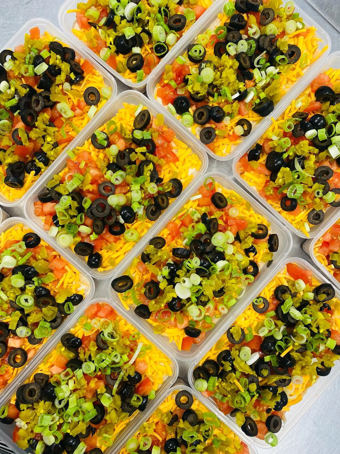 🏈 🏈 🏈 🏈 🏈 🏈 
Big football weekend means big snack weekend!
Watching the game at a pals place? Pick up a taco dip and you&rsquo;re sure to be the fan fave!
We&rsquo;ve got chips too 😉