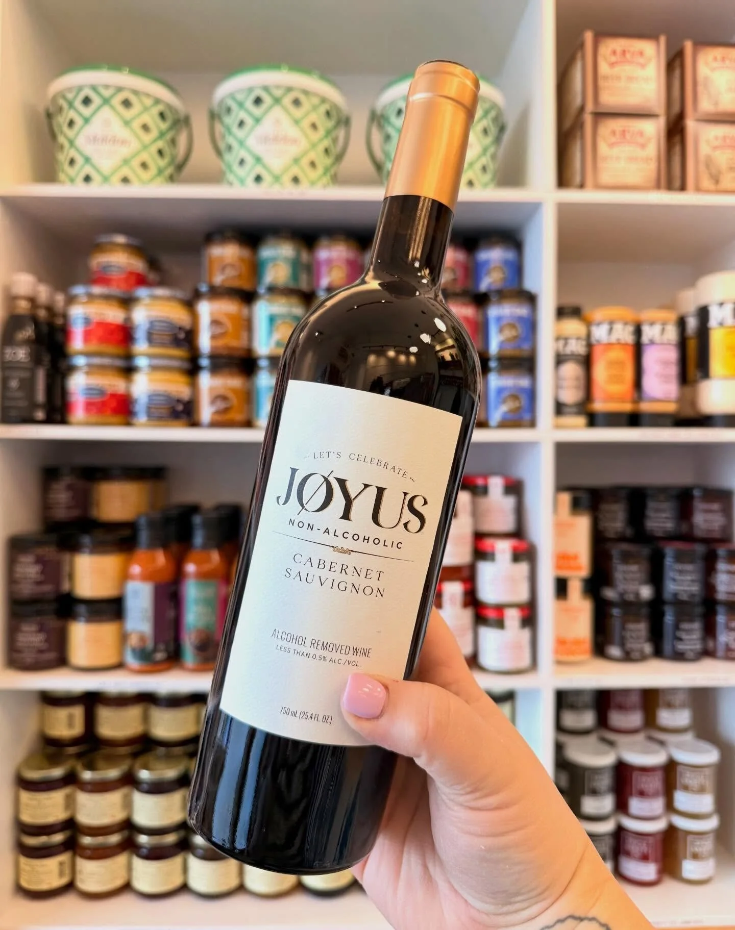 🍷🍷🍷🍷🍷🍷🍷
Doing Dry January? Missing your juicy red? Not anymore!
In our humble opinion Joyous has the best non-alc red wine option out there.

This de-alcoholized red won Silver in one of the biggest and oldest wine competitions in the world - 