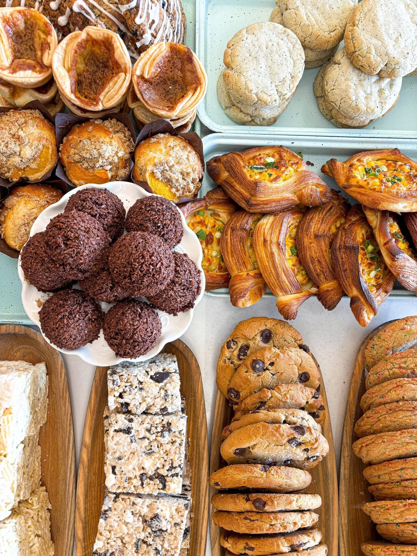 🍪🍪🍪🍪🍪🍪🍪
We&rsquo;ve gotta say, the case is looking extra delicious today, no?

We&rsquo;re here 10-5 today, and you deserve a treat!