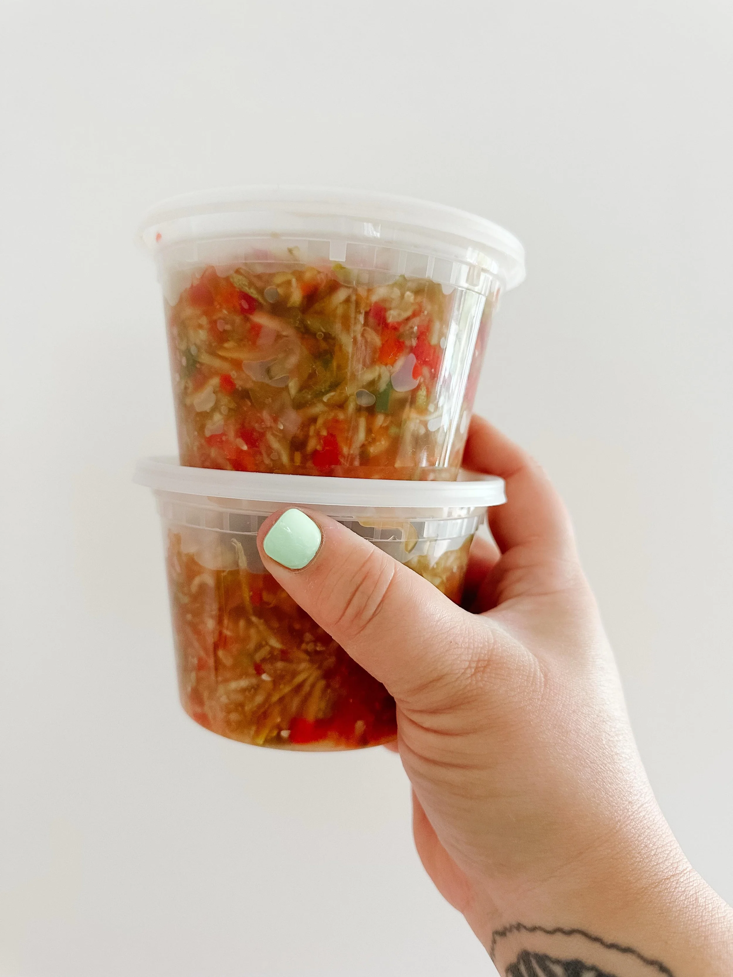 🥒💚🥒💚🥒💚🥒
Pucker Up cuz It&rsquo;s Pickle De Gallo Season!
Made just like it&rsquo;s tomatoey counterpart but with shredded pickles instead - it&rsquo;s salty, vinegary, and pickle-perfect!

Use it on tacos, burgers, chips, salads, burritos or e