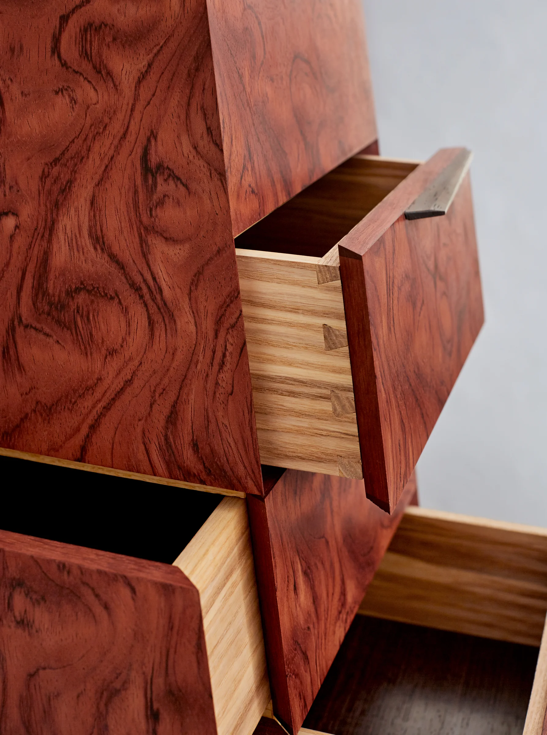 TiltCabinet_18.jpg