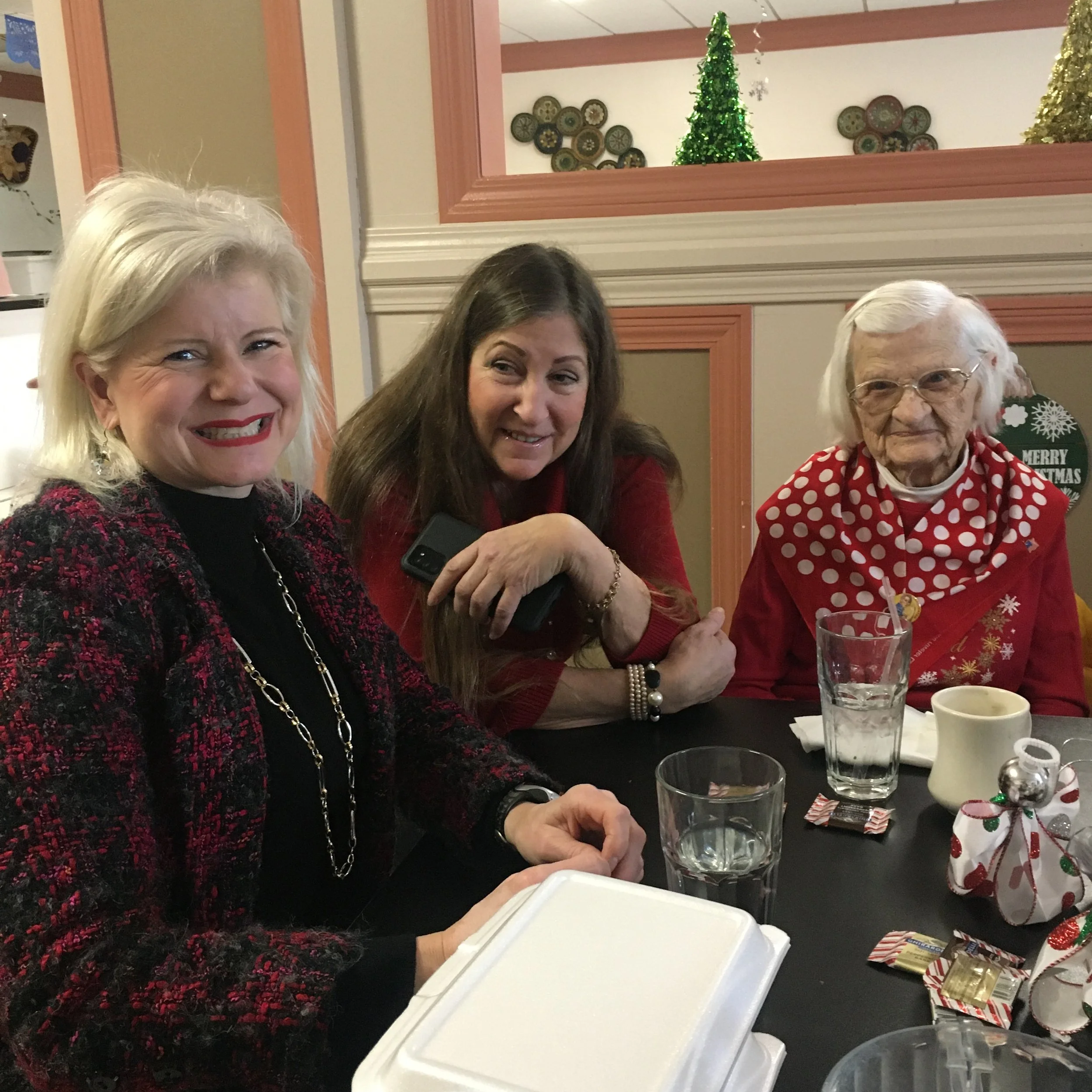 edie-vivian-betty.JPG