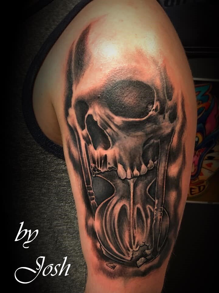 Skull Hourglass
