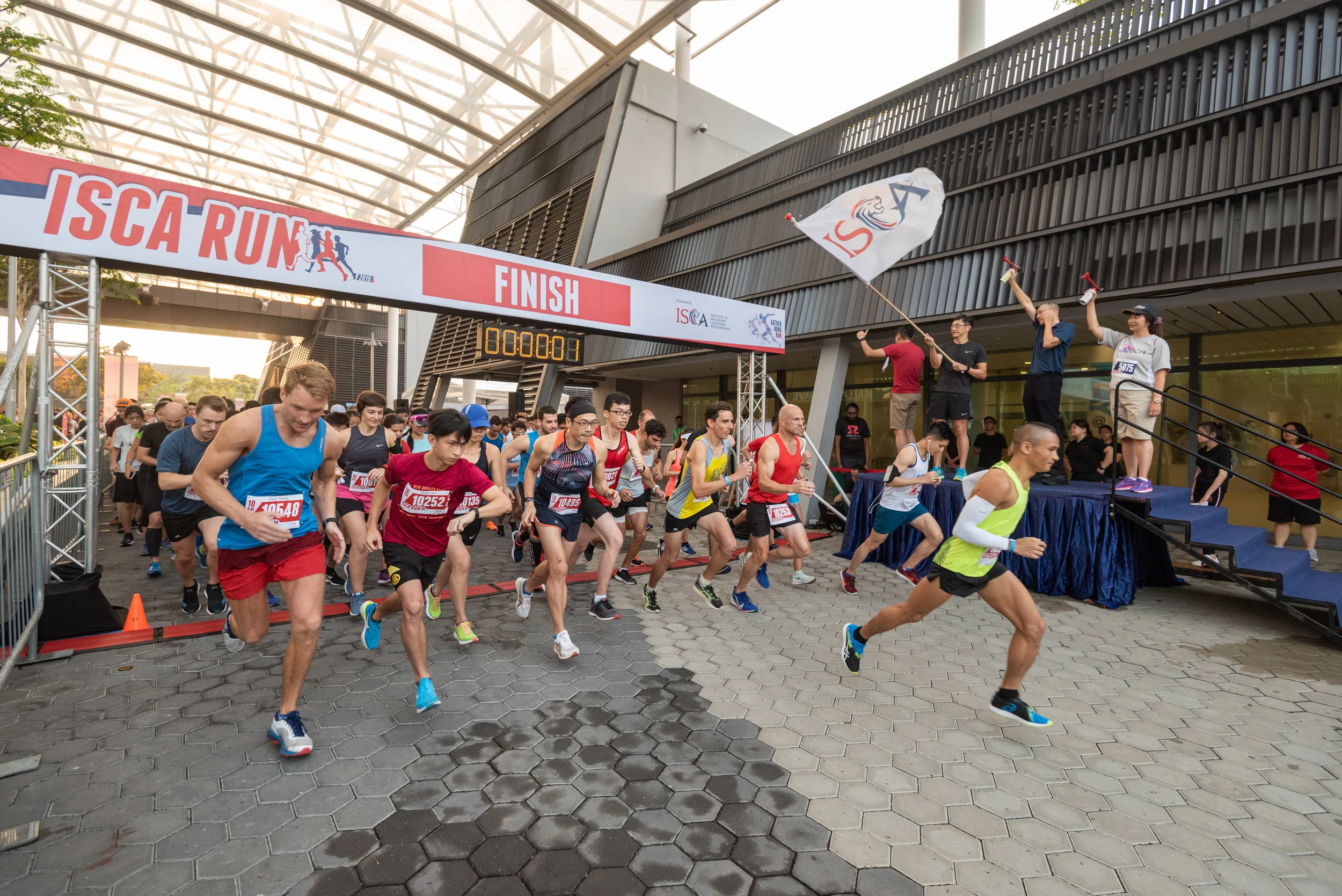 isca run flag off.jpg