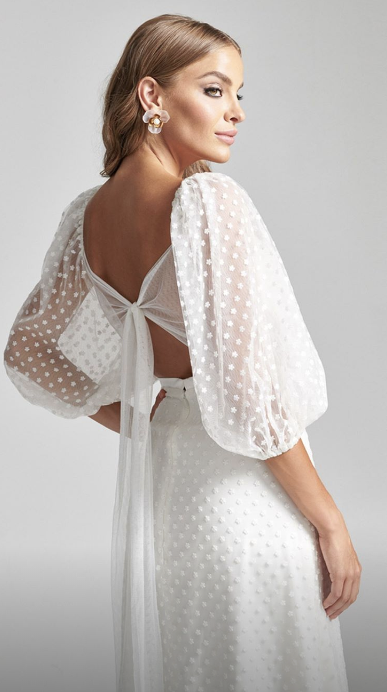 Modern, minimal and unique wedding dresses are available at Neue Bride in Mesa, Arizona. Flora gown from Rebecca Schoneveld’s newest 2020 bridal collection is the dreamiest wedding dress. Come shop the newest AZ bridal shop for your perfect wedding dress!