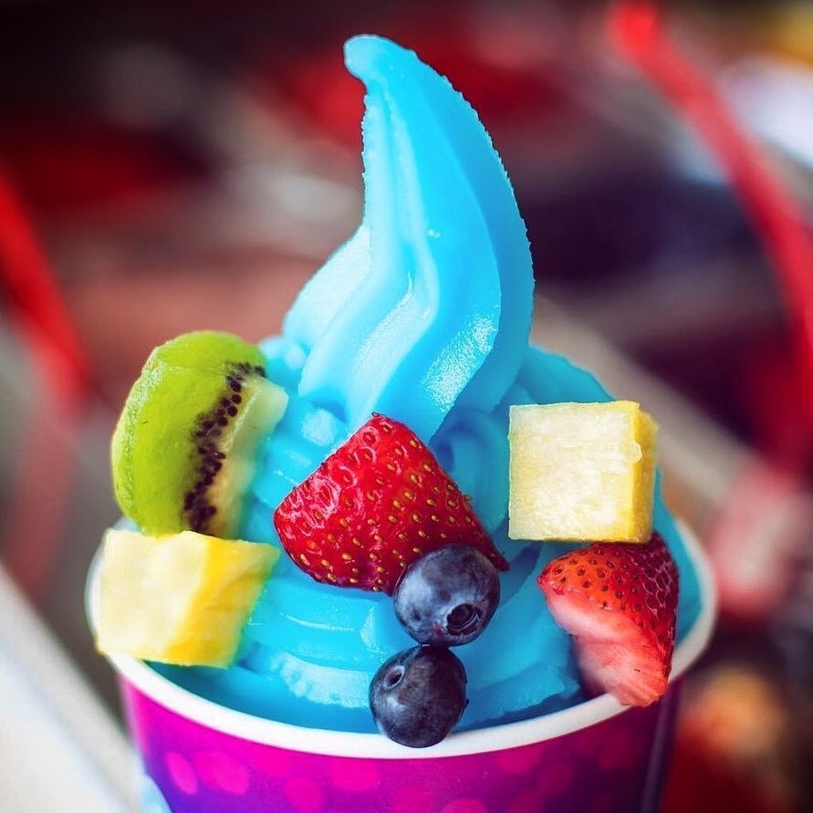 Loud and proud, WE ARE HERE TO ROCK YOU! 

The bold, in your face, full berry taste of Cool King&rsquo;s Blu-Raz Italian Ice is THE sweet way to chill.

Be warned, this hard-core flavor is known to cause brain freeze, but that&rsquo;s nothing a littl