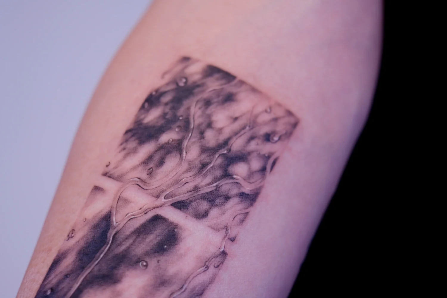 fineline-tattoo-shadows_time3.webp