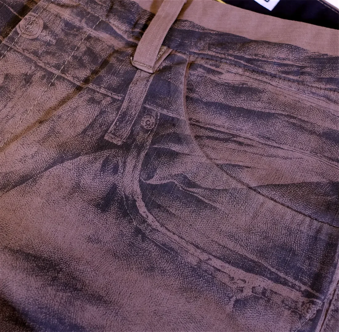 Illusion-printed-jeans14.webp
