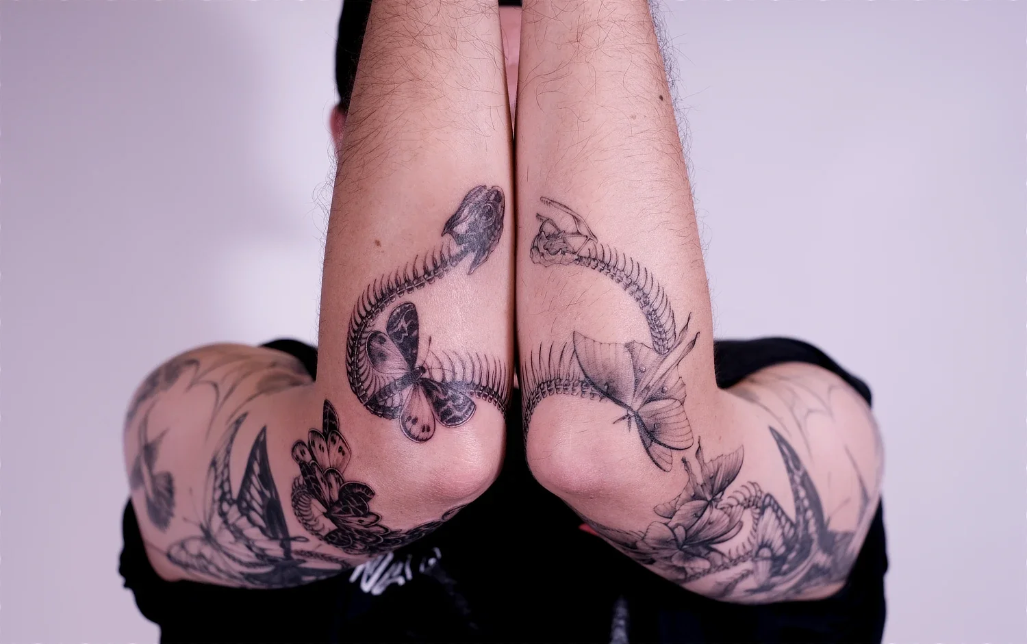 fineline-tattoo-snakes-skeleton12.webp