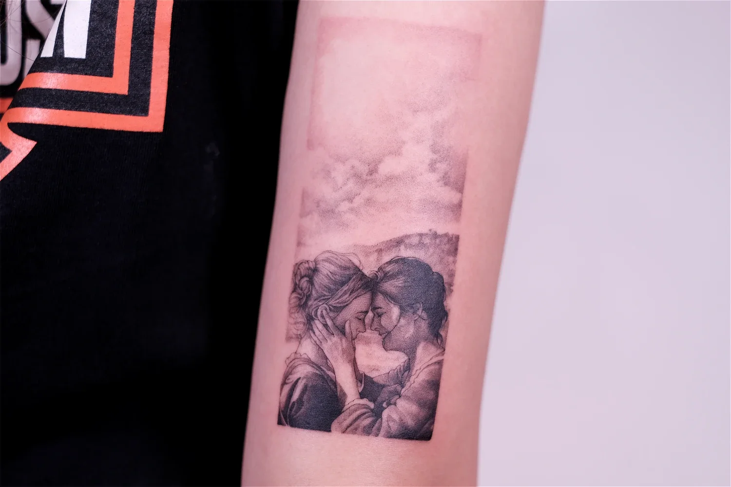 fineline-tattoo-lady-on-fire3.webp