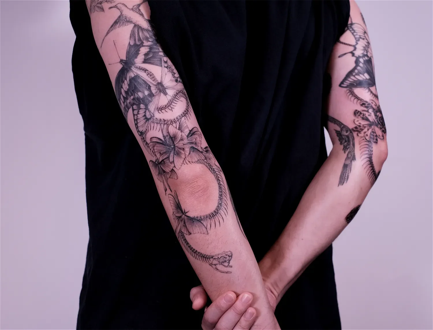 fineline-tattoo-snakes-skeleton10.webp