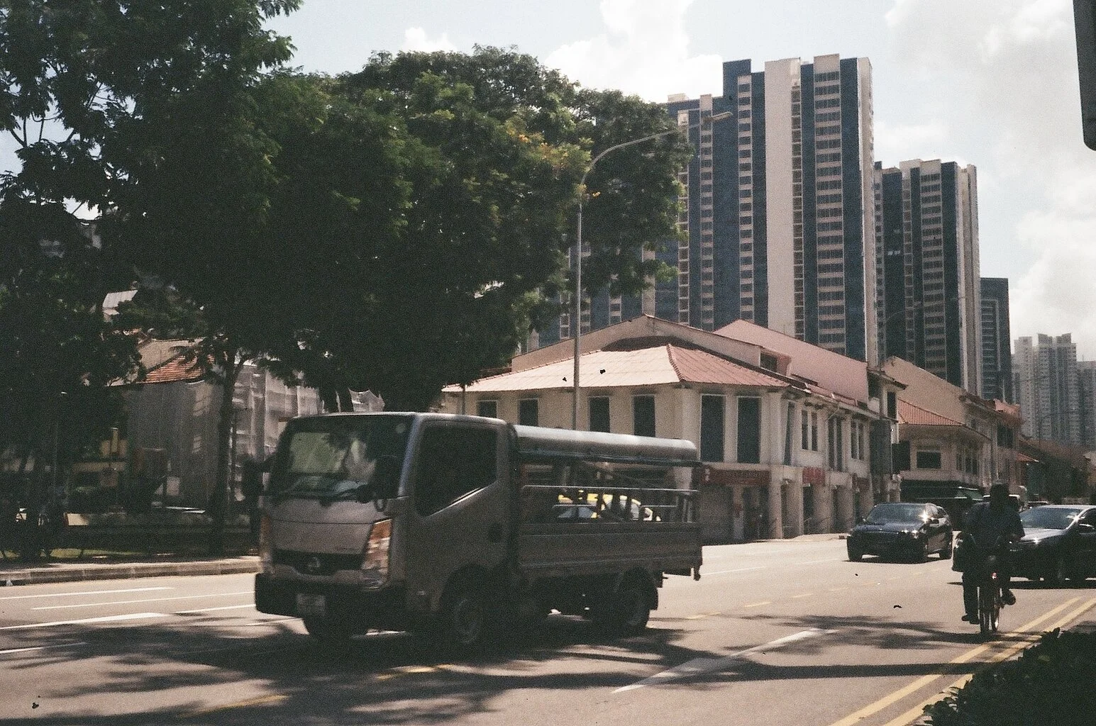 Jalan Besar, 35mm, Olympus Trip 35, Kodak ColourPlus 200
