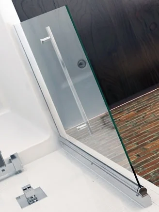 V20161034OC+6_Series_1_Panel_Single_Bath_Shower_Screen_800mm-bathrooms_com-scene-square-medium-white.jpg