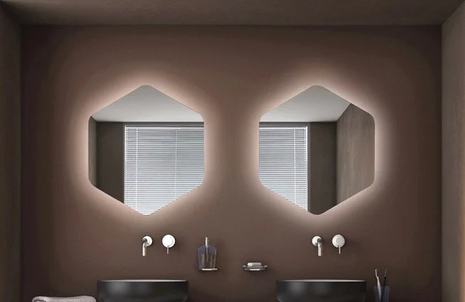 Backlit mirror with Italian essence