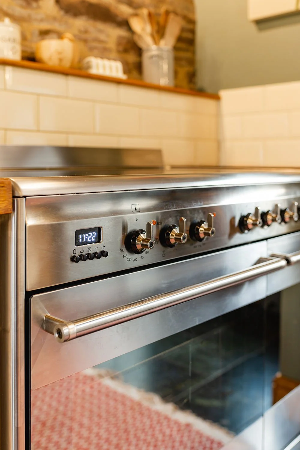 Meadow-End-Barn-kitchen-new-cooker.jpg