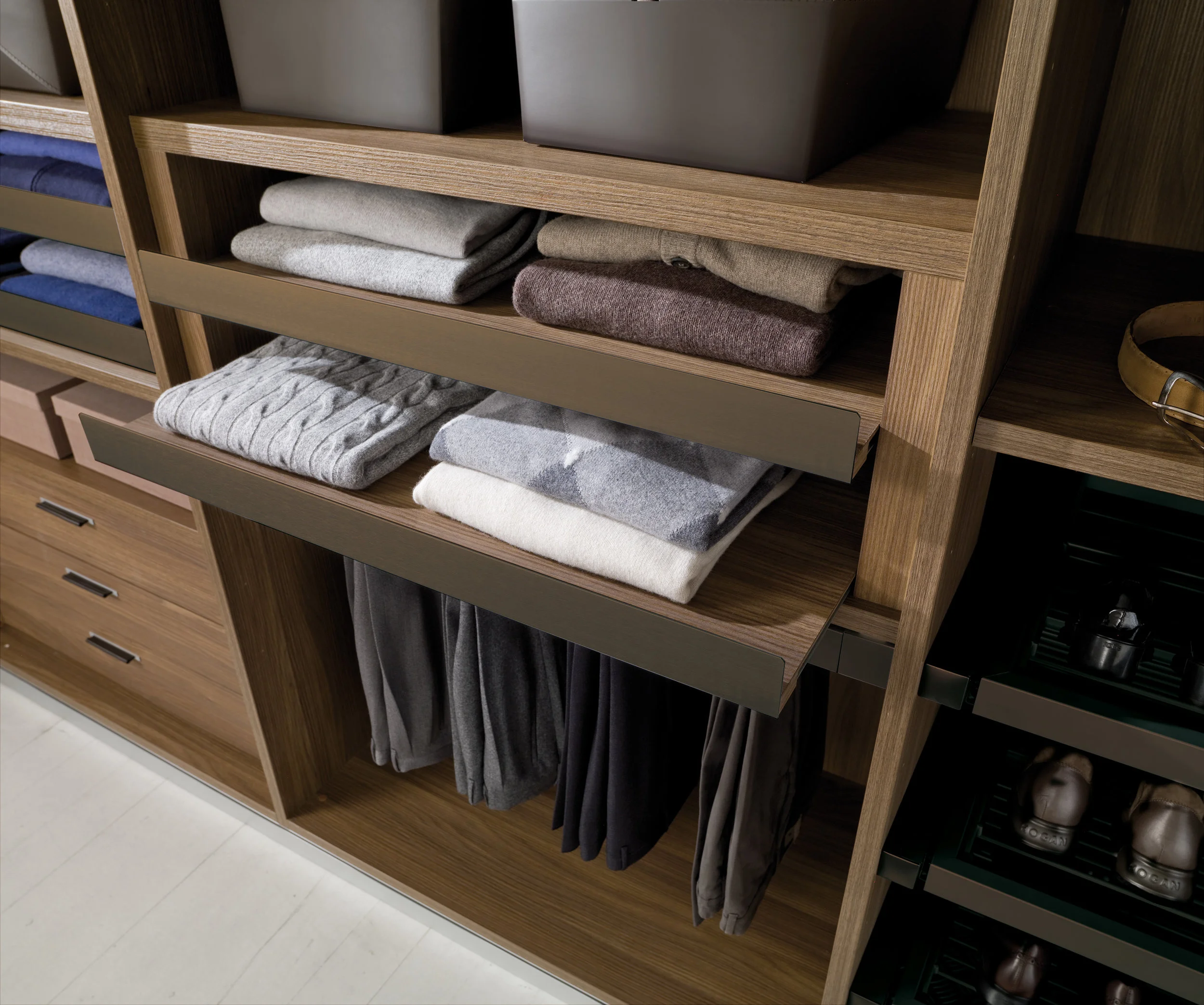 momentoitalia-Italian-Furniture-Modern-Bedroom-and-Designer-Beds00032.jpg
