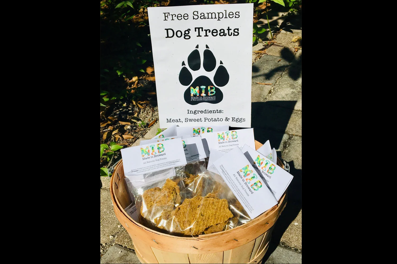 FREEdogtreatpic.jpg