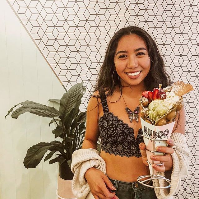 Love the beautiful smile ✨💓📸credits to @klanibani thank you! 🥰
・・・・・・
.
.
#eggwaffle #bubbo #bubblewaffle #bubbodessert #littlesweetcafe #goldcoastdessert #bubbowaffles #goldcoastcafe #surfersparadise #goldcoast #surfersparadisecafe #goldcoastfood