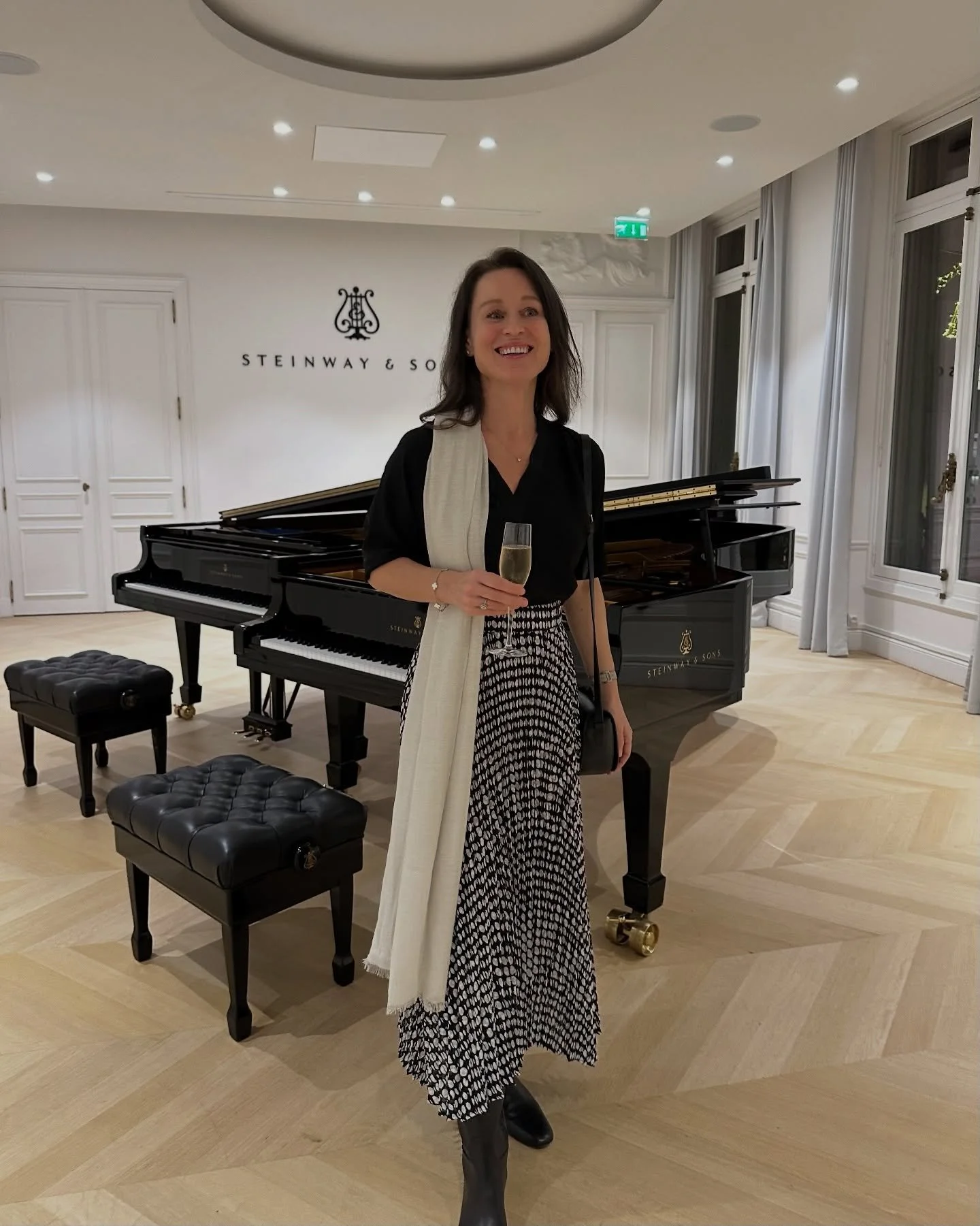 &laquo;&nbsp;Aux approximations des couleurs qui marquent leurs &eacute;poques, je pr&eacute;f&egrave;re le noir et le blanc&nbsp;&raquo;, Cl&eacute;mence Boulouque La nuit ouverte

Lovely visit to Paris:  Christmas party for Steinway Artists @steinw