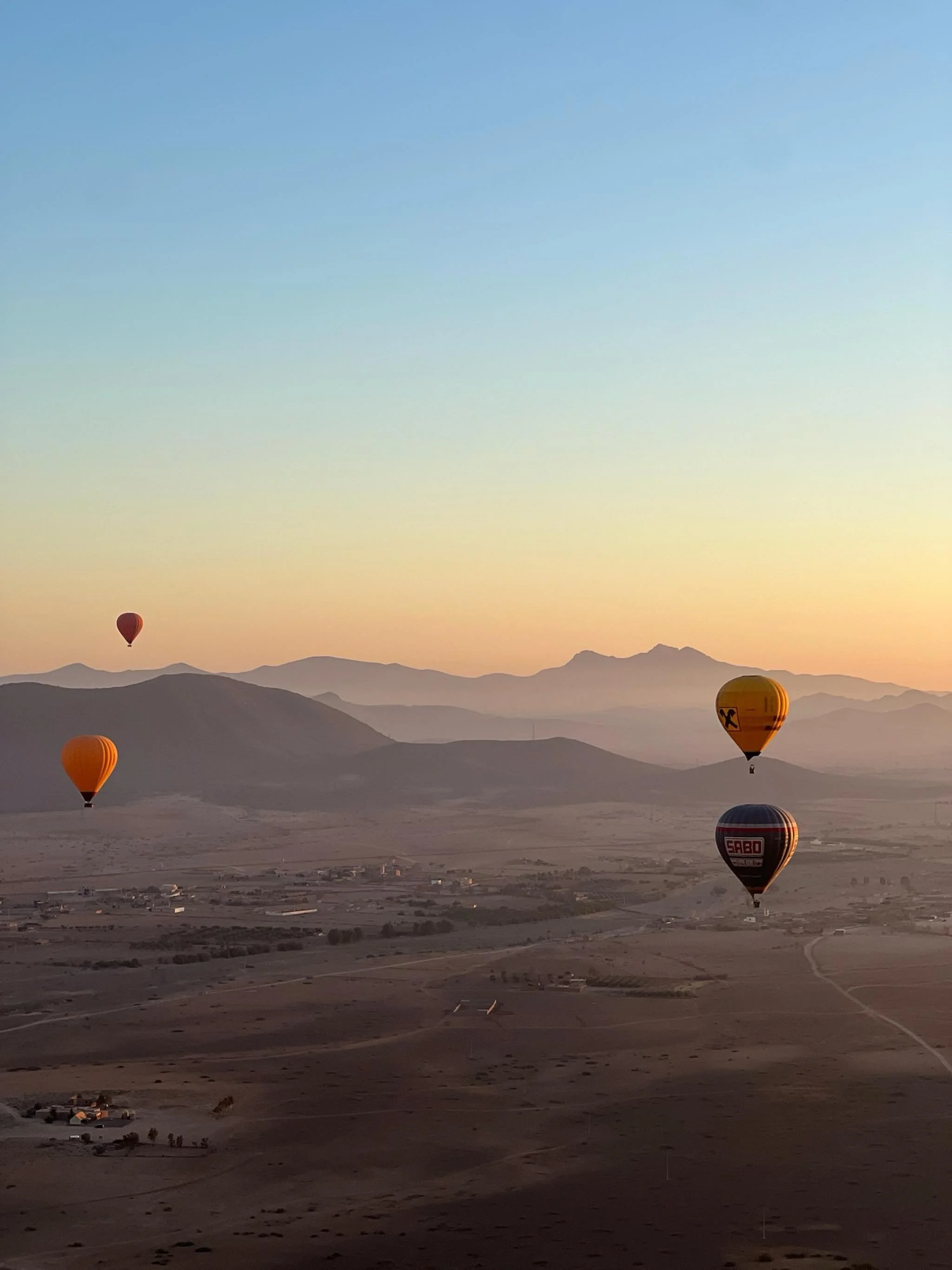 Name a better way to watch the sunrise then floating through the sky, overlooking the Atlas Mountains #marrakech