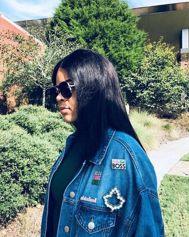 Define Me: Classic 👒
Ladies a blue jean jacket will NEVER go out of style &amp; what better way to jazz it up than to add some pretty girl lapel pins? Homecoming is right around the corner so you know you have to get a custom DMG chapter pin! It&rsq