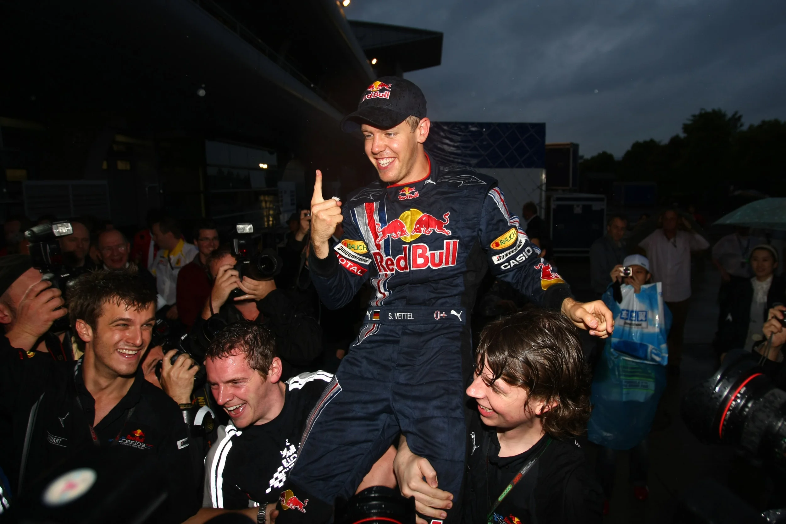 Vettel_3x_25_China09.JPG