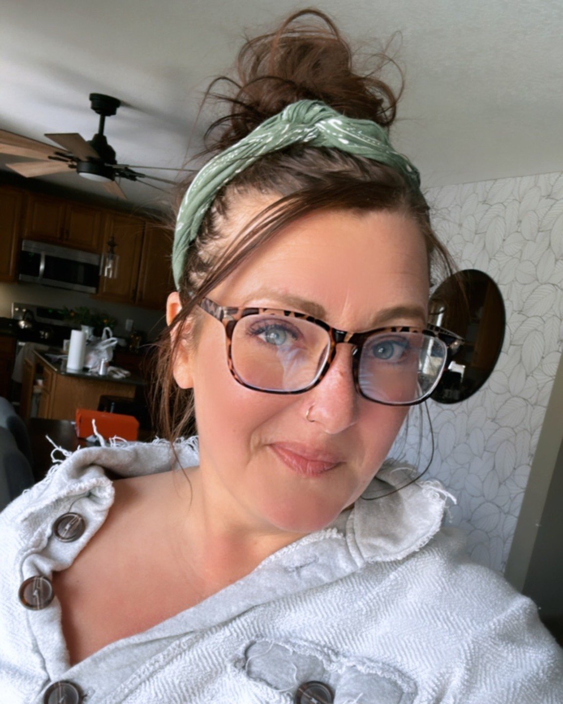 Coming to you with my messy bun and Sunday comfies to remind you that tomorrow the Success Beyond Sickness Summit is kicking off tomorrow and you can still gain access! 

This 14-day summit is packed with over 25 professional development and wellness