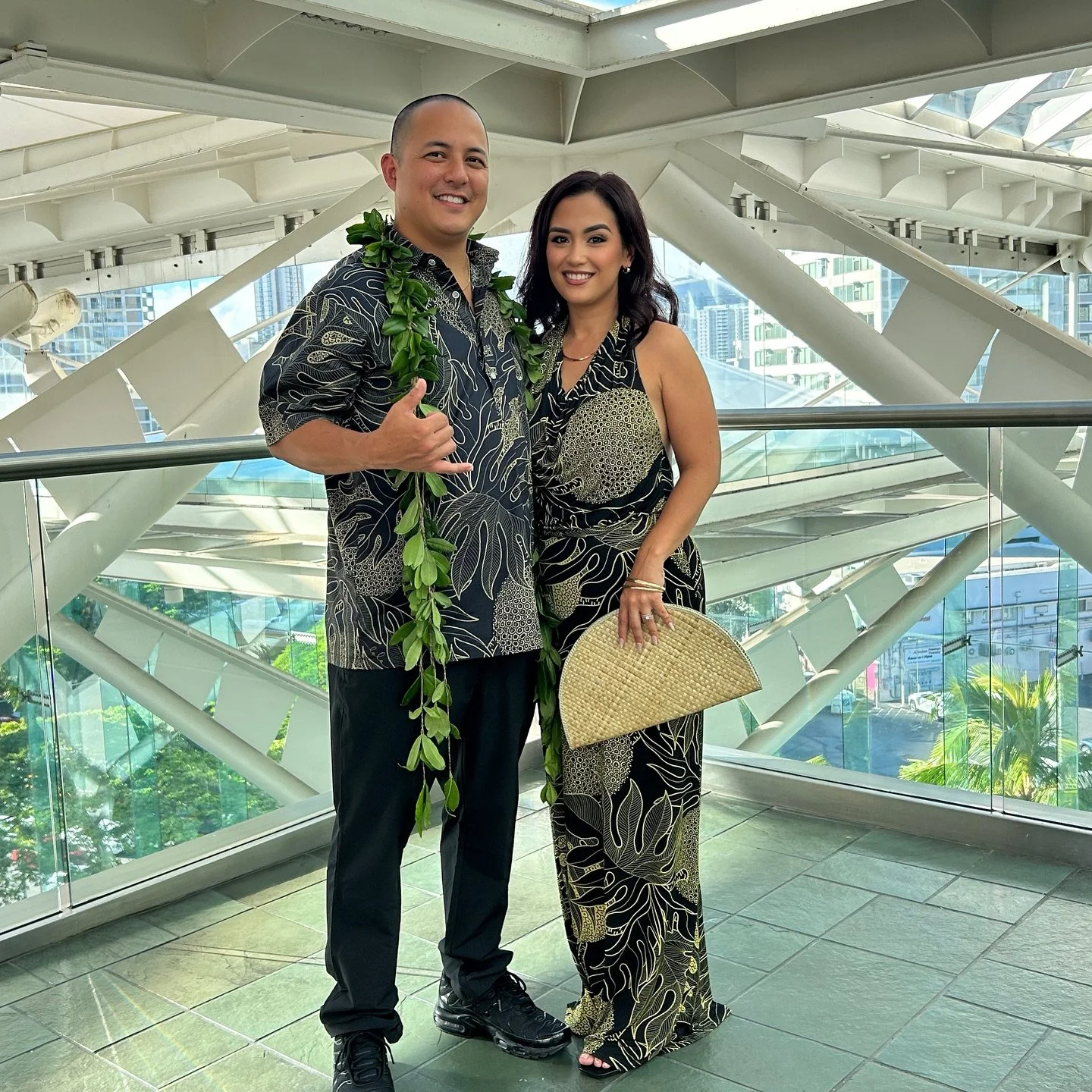 Mahalo @simplysistersbylola @simplysisters_boutique for this exclusive ulu print style attire for tonight&rsquo;s Na Hokus Award Show. @nahokuhanohanoawards 
Mahalo @papalepiko for my beautiful woven clutch to complete my outfit and @megkualiiphotogr