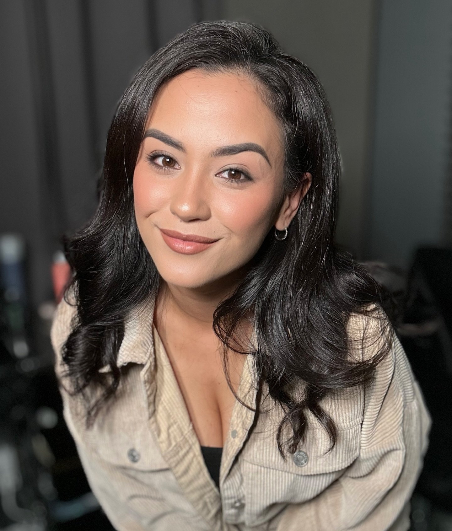 Hi, I&rsquo;m Shelby. 

I&rsquo;ve been in the beauty industry for over 20 years, and one thing I&rsquo;ve learned is that the best makeup doesn&rsquo;t hide who you are&mdash;it enhances what makes you beautiful.

I specialize in timeless, photo-rea