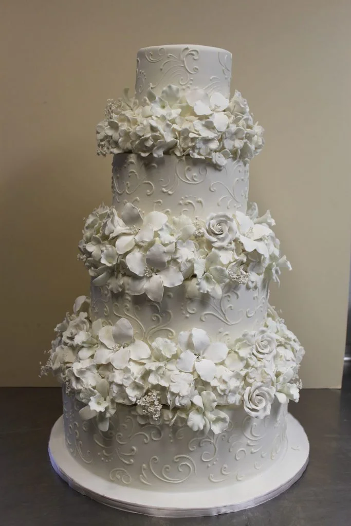 Elaborate_Sugar_Flower_White_Wedding.jpg