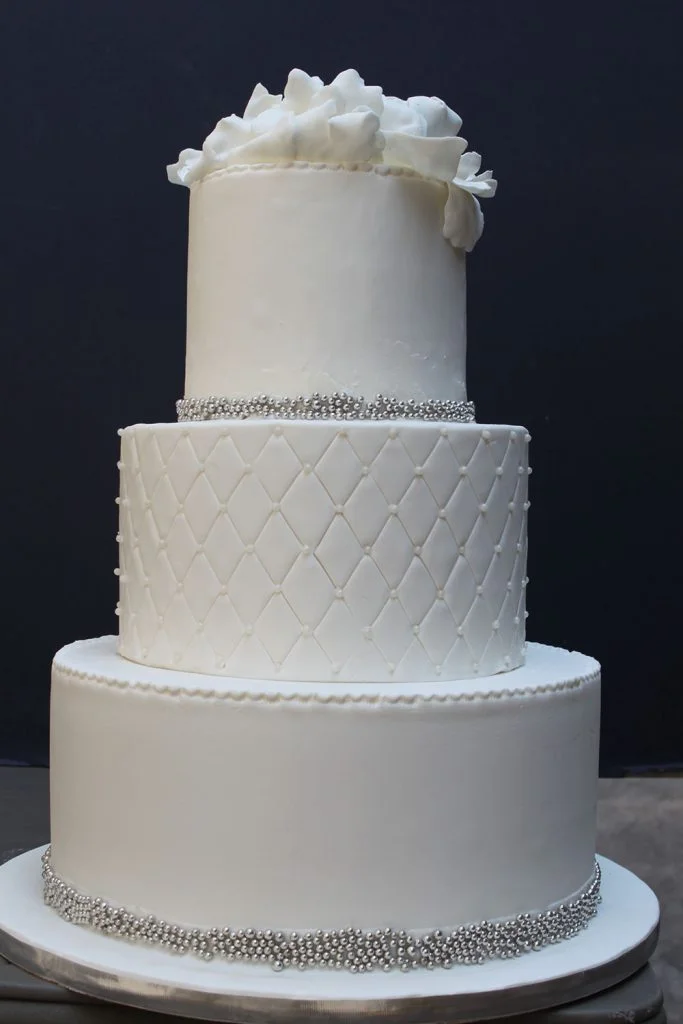Quilt & Silver Dragee Wedding Cake