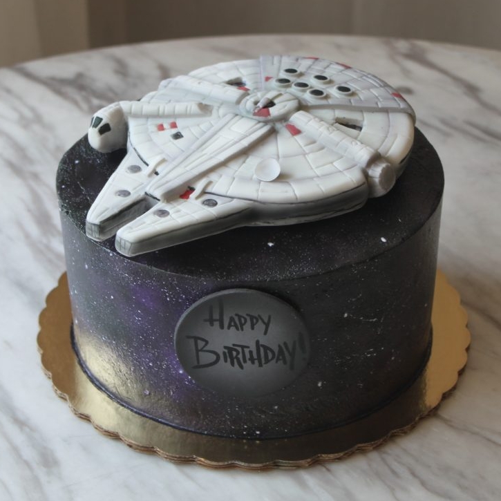 Millennium Falcon Star Wars Cake