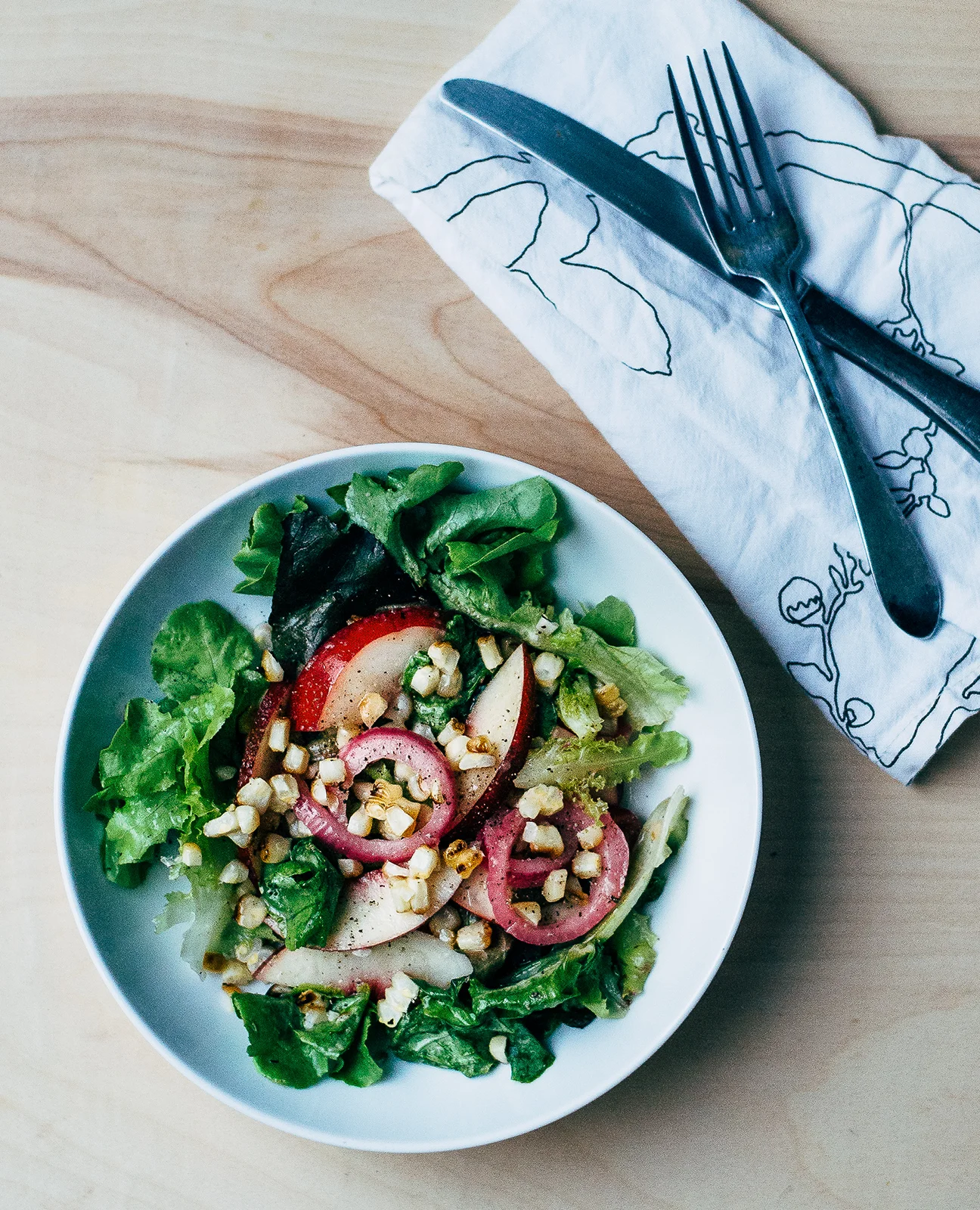 Salade de Maïs Grillé dans une Vinaigrette Crémeuse au Citron Vert