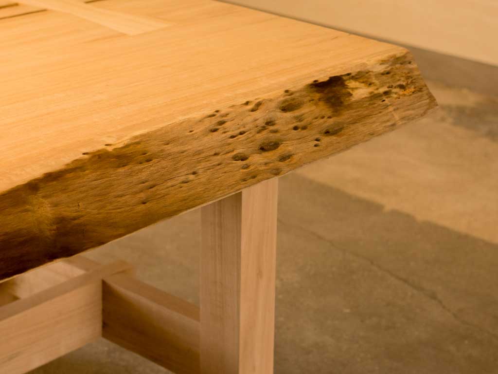 Mesa de comedor grande eucalipto con ripia