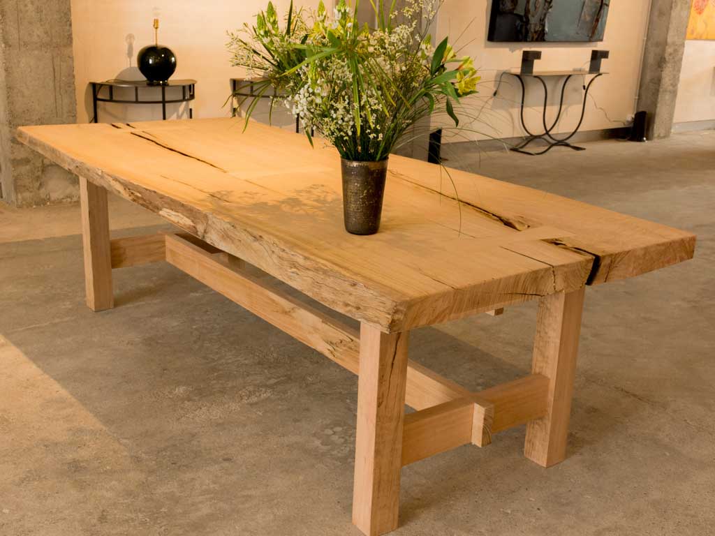 Mesa de comedor grande eucalipto con ripia