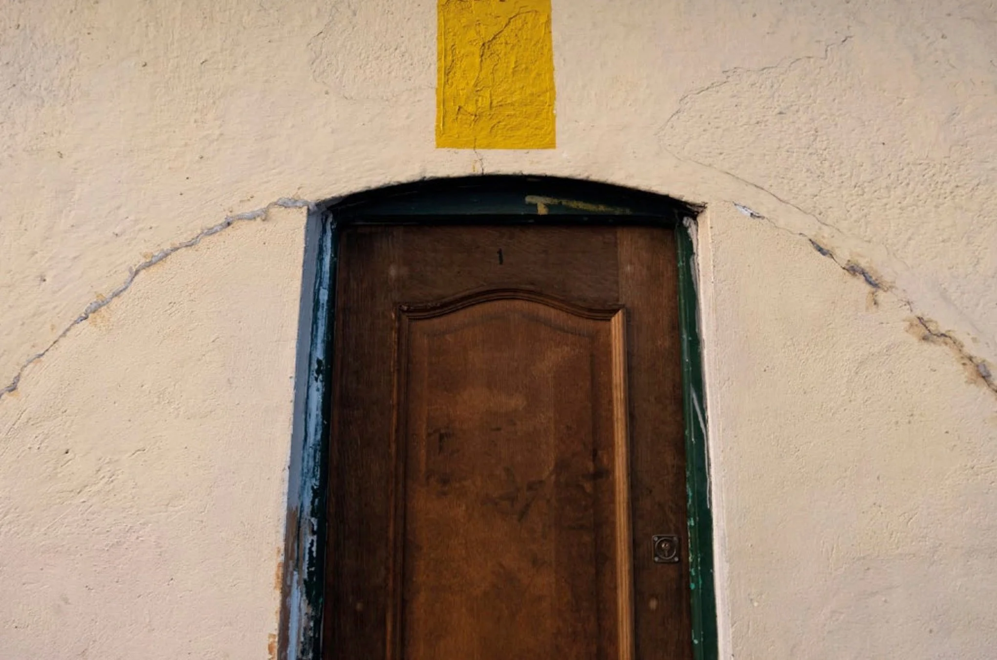 "Puerta y semicírculo"