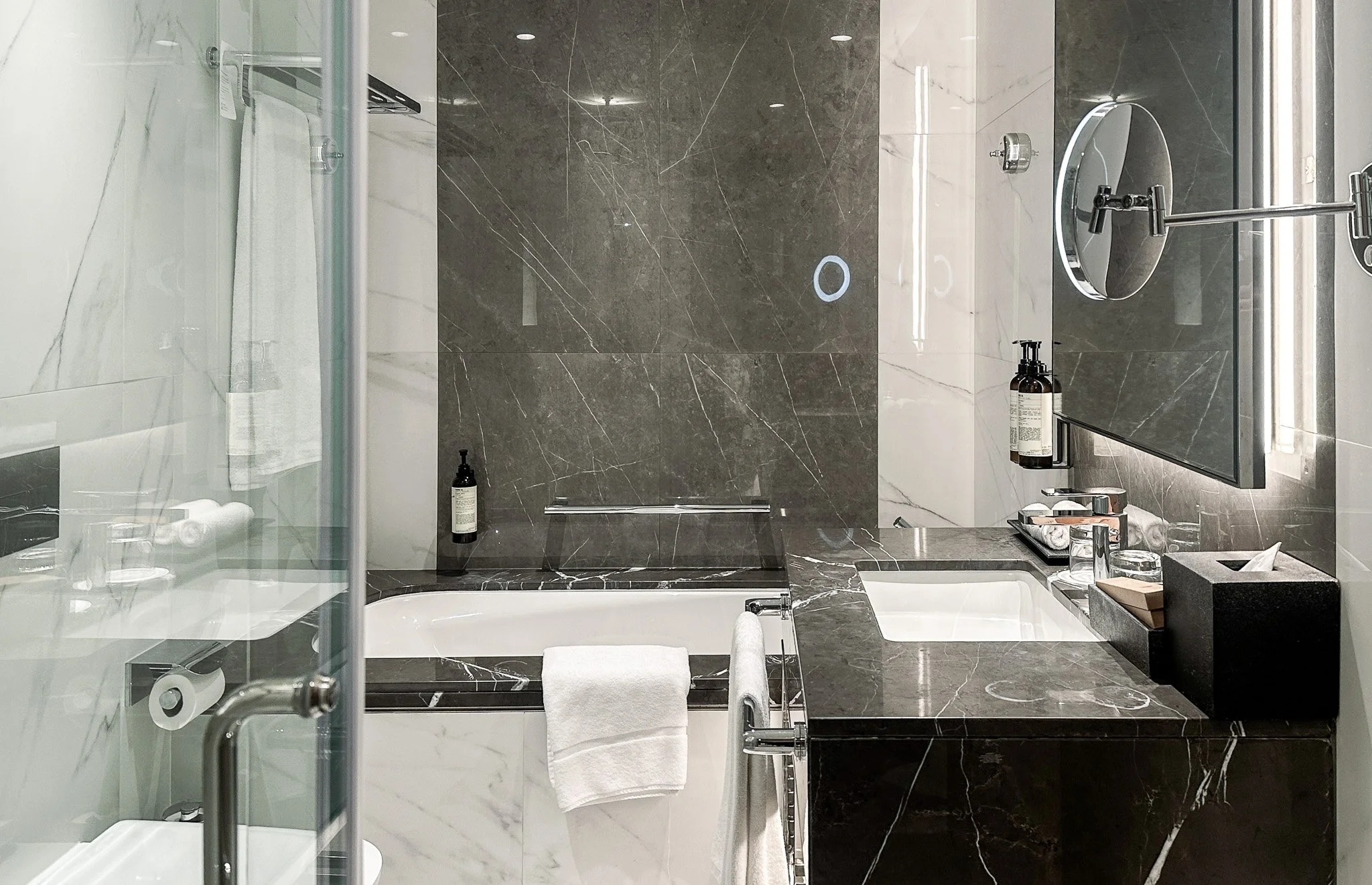 Hotel Review: Fairmont Dubai (Sheikh Zayed Road) Two Bedroom Suite with Photos