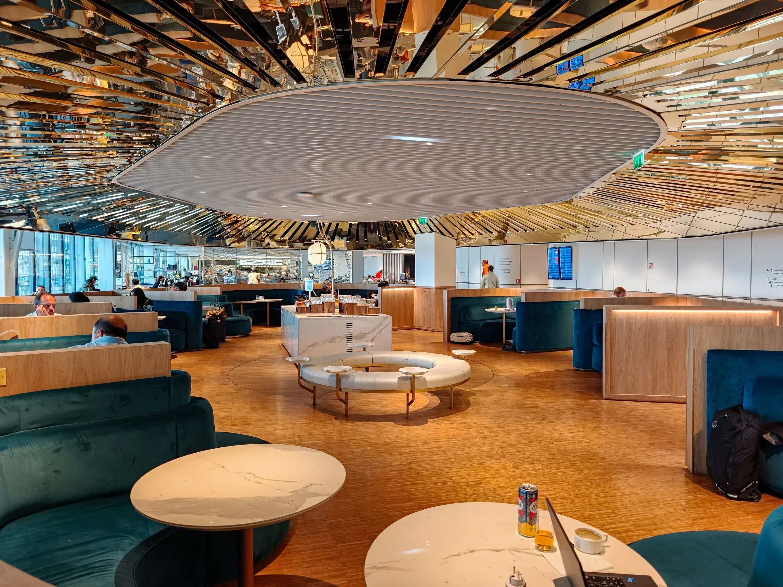 Review: The Air France Lounge at Paris CDG Terminal 2E, L Gates Feel Like a Futuristic Ocean Liner (with Photos)