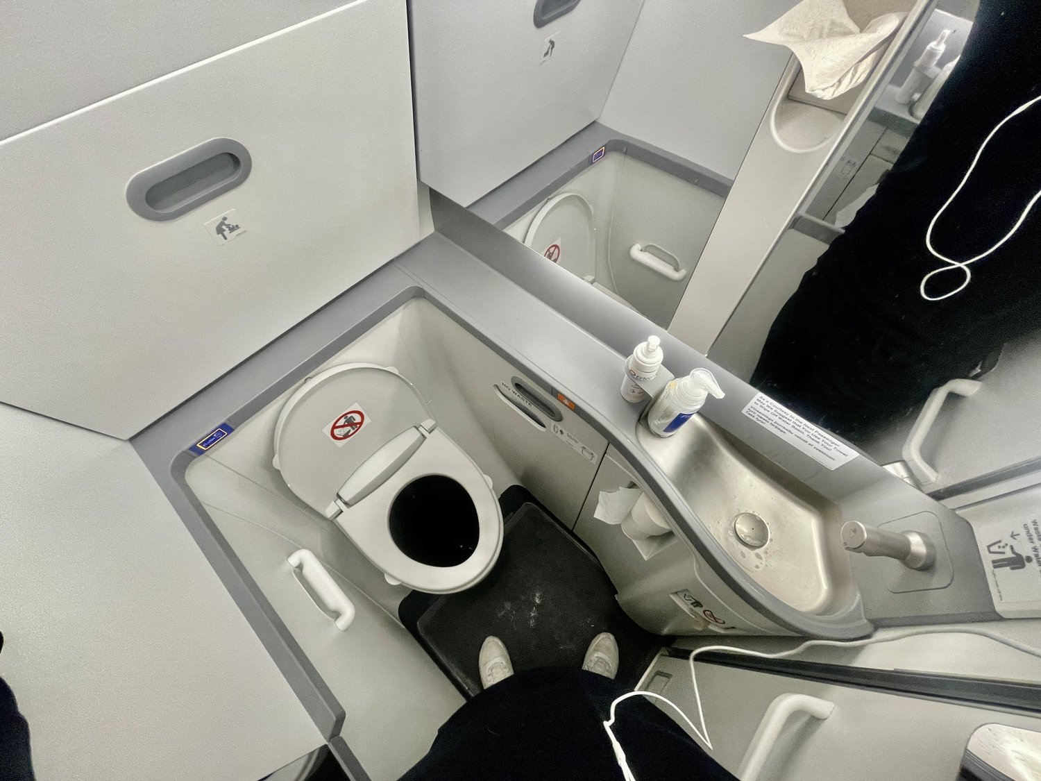 Icelandair Economy Class Review FI622 Newark Airport (EWR) to