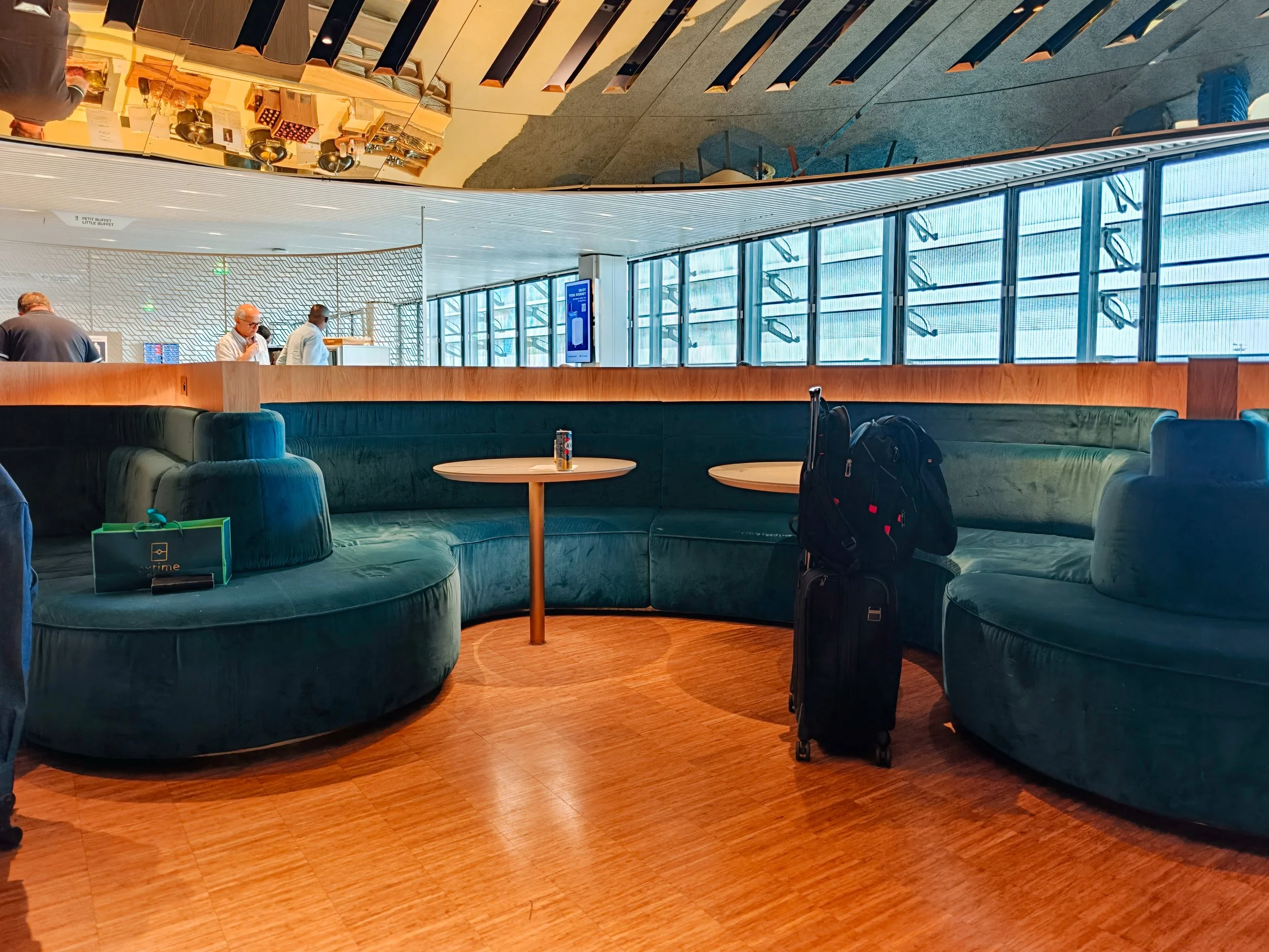 Seating at the Air France Lounge at Paris CDG Terminal 2E, L Gates. Image: Dan Latif.