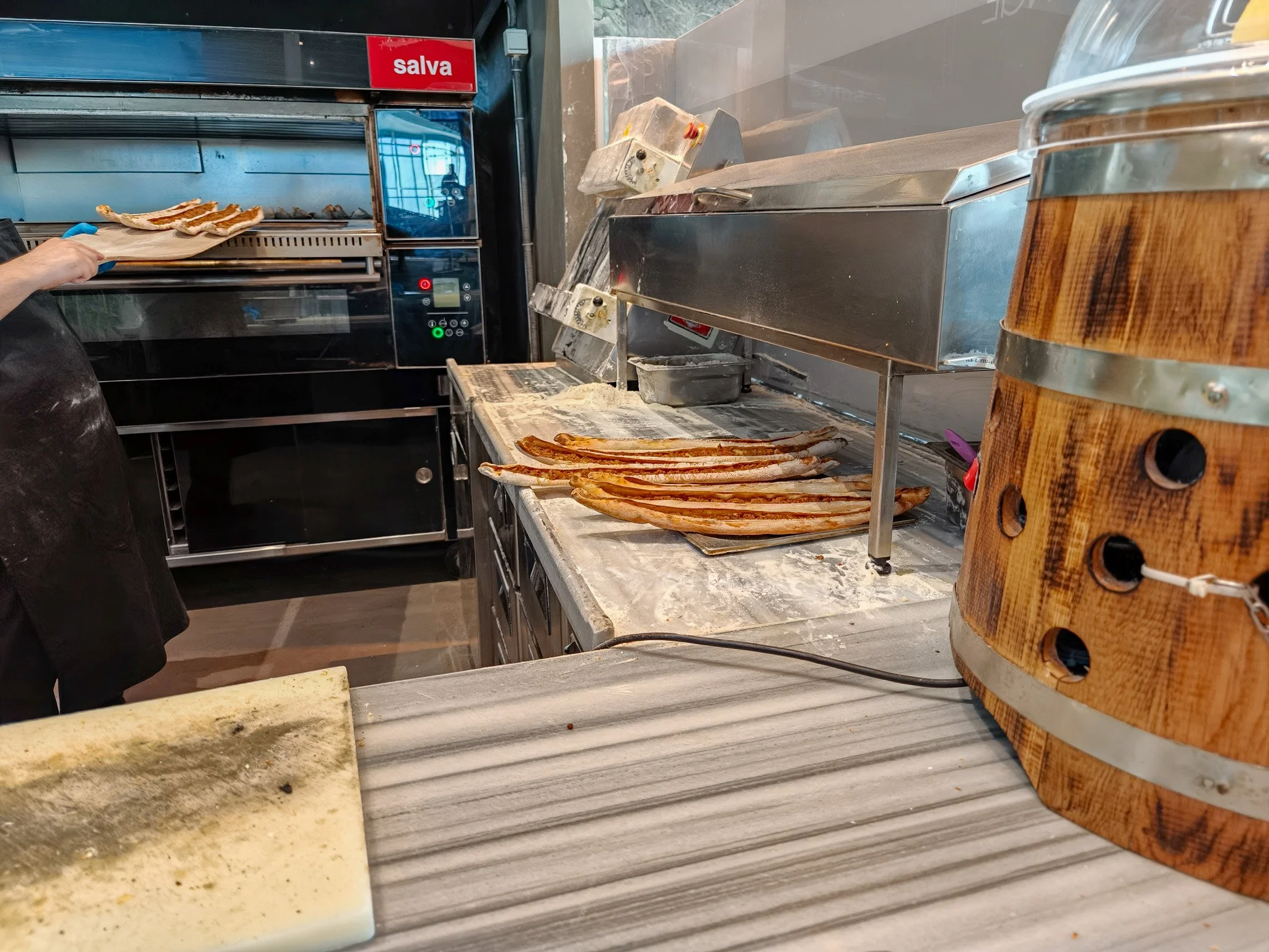 Pide being prepared at IGA Lounge at Istanbul Airport (IST). Image: Dan Latif.