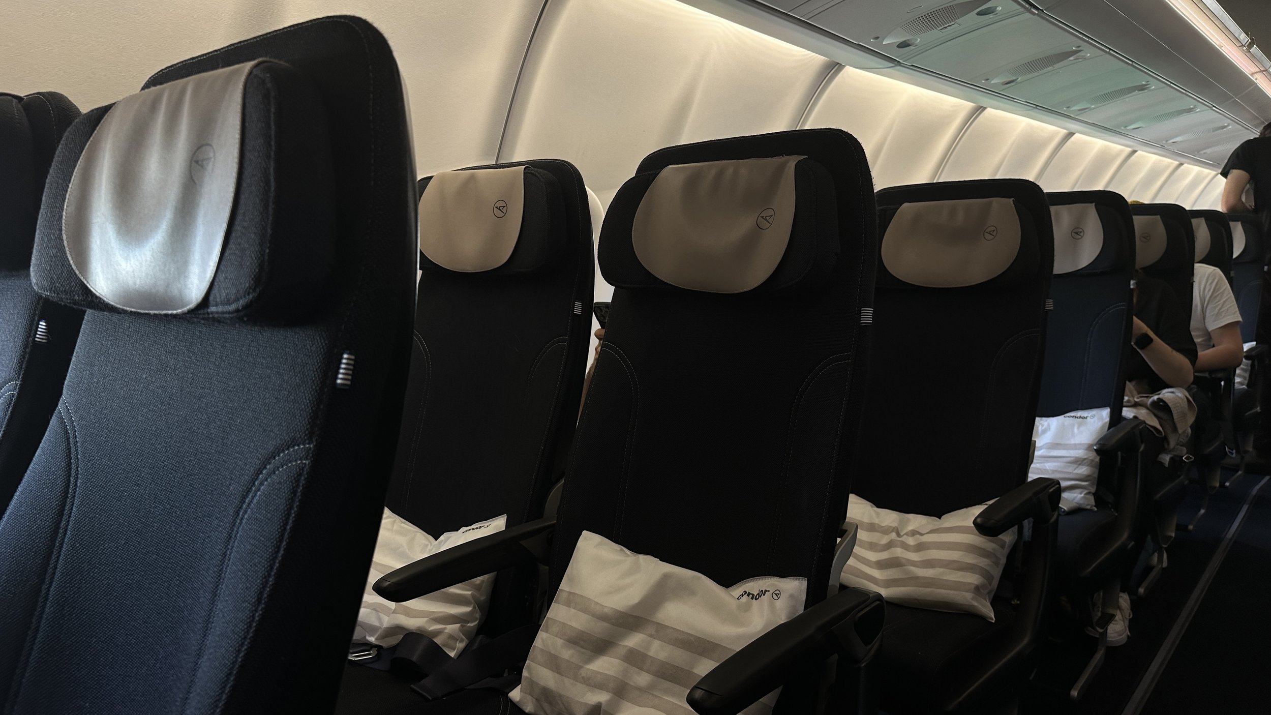 Condor Economy Class Review: DE2016 Frankfurt Airport (FRA) to New