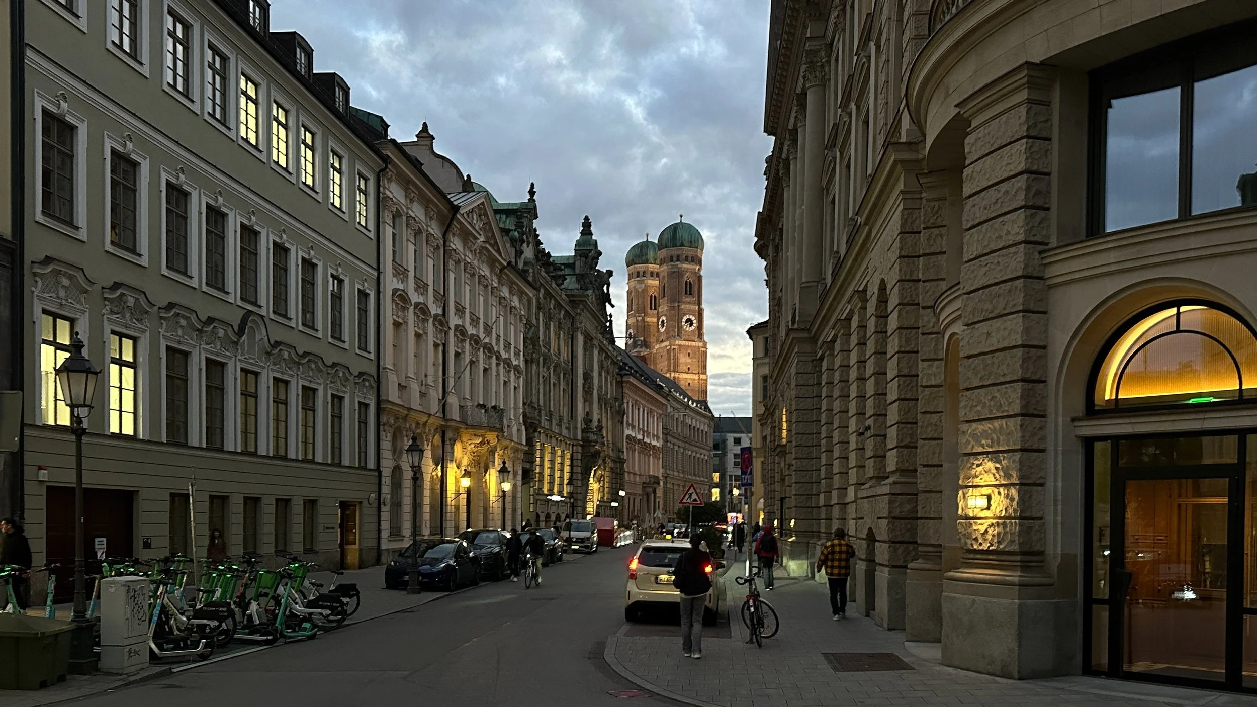 View on Kardinal-Faulhaber-Straße. Image: Ben Schmidt.