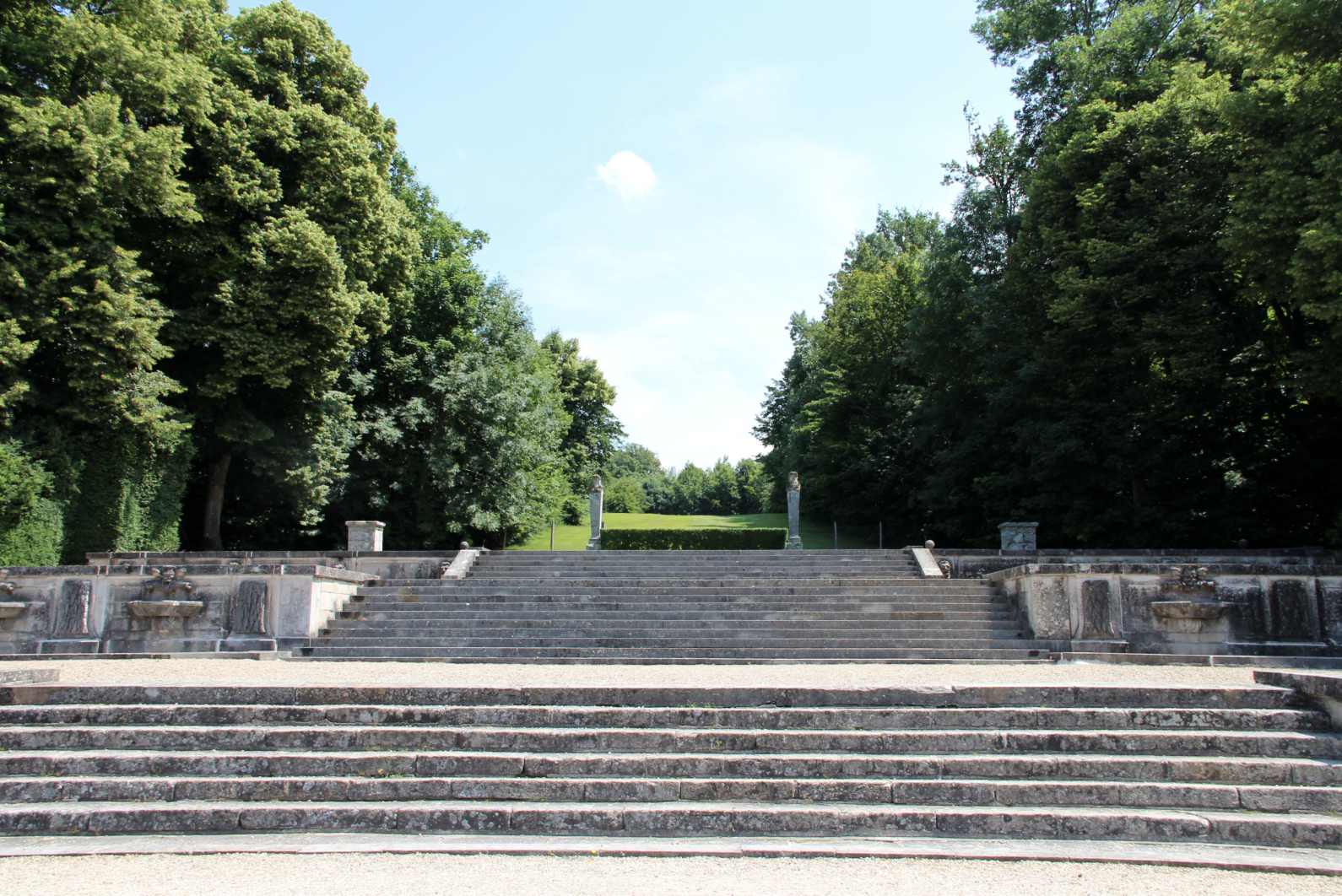 Les Grilles d’Eau des jardins de Vaux-le-Vicomte. Image: Jean-Pol Grandmont via Wikimedia.