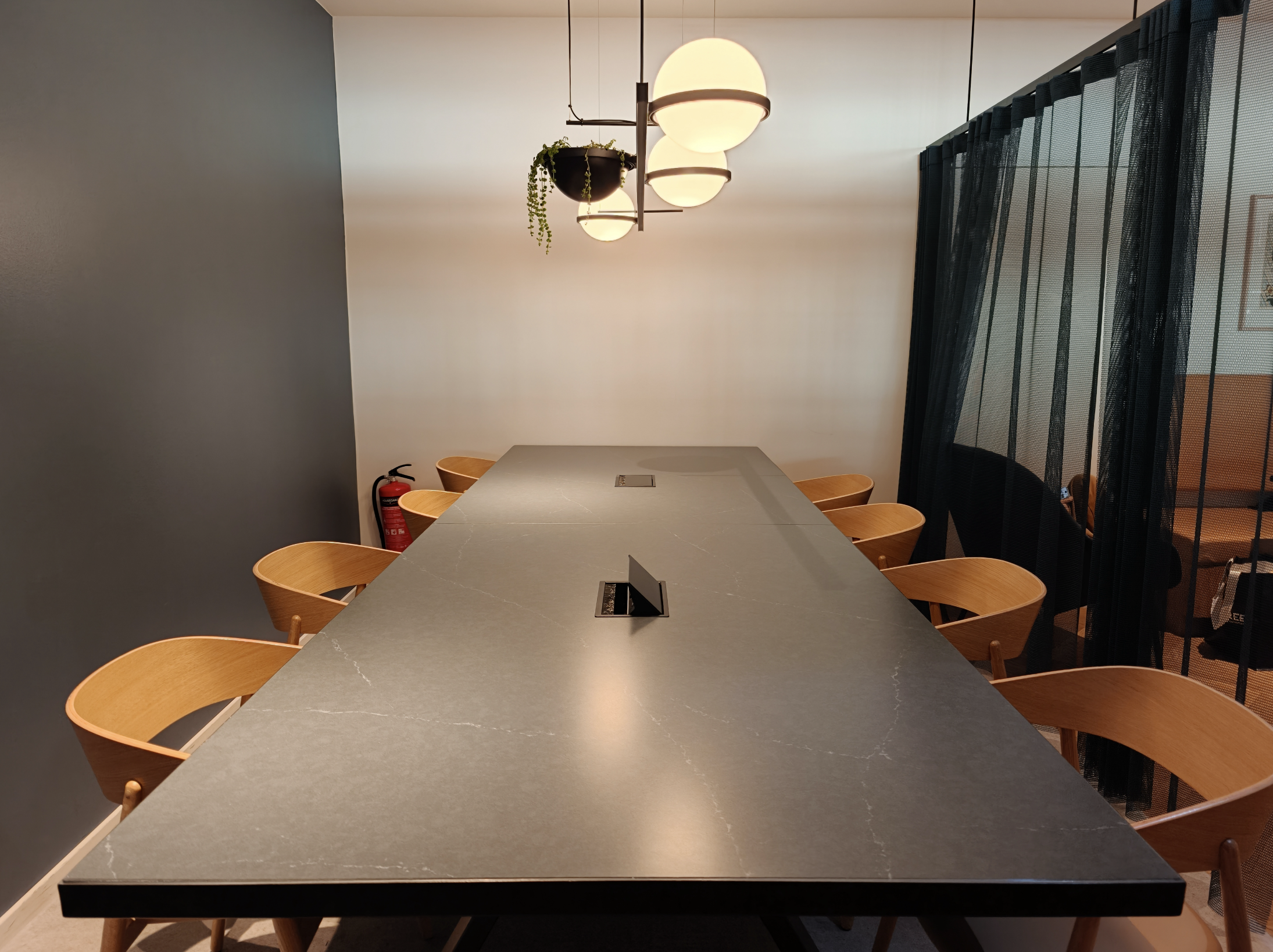 Work area in Aviator Business Lounge at Copenhagen Airport (CPH). Image: Dan Latif.