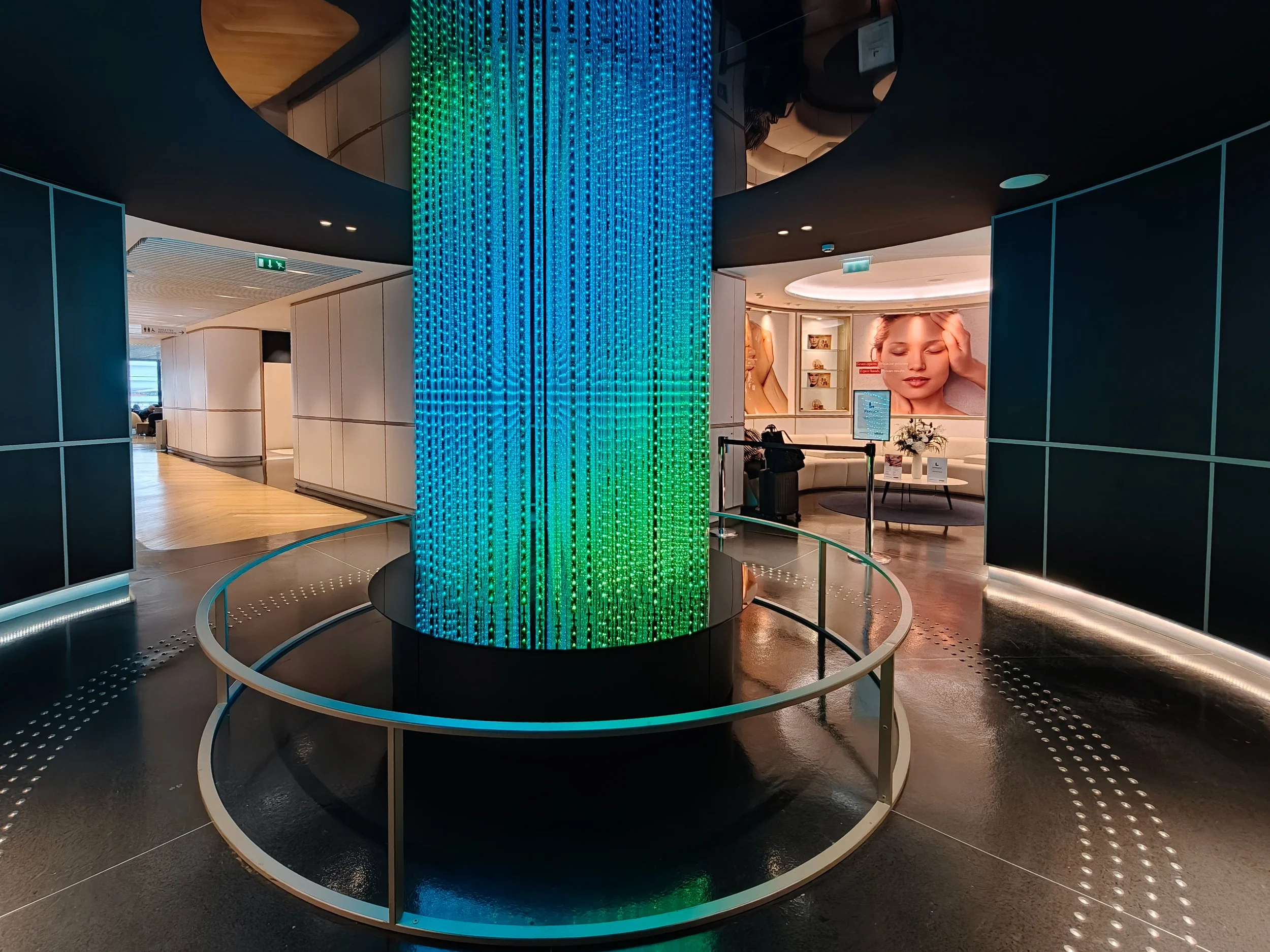 Entry to the Air France Lounge at Paris CDG Terminal 2E, L Gates. Image: Dan Latif.